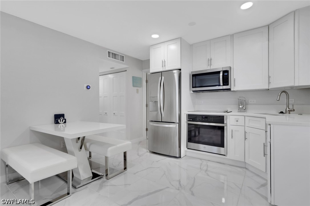 2 Bed Condominium for Sale in Naples, photo 8