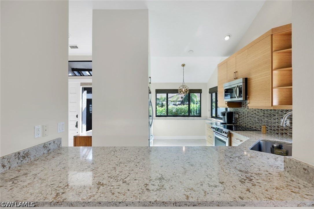 2 Bed Pool Home for Sale in Bay Villas, photo 8