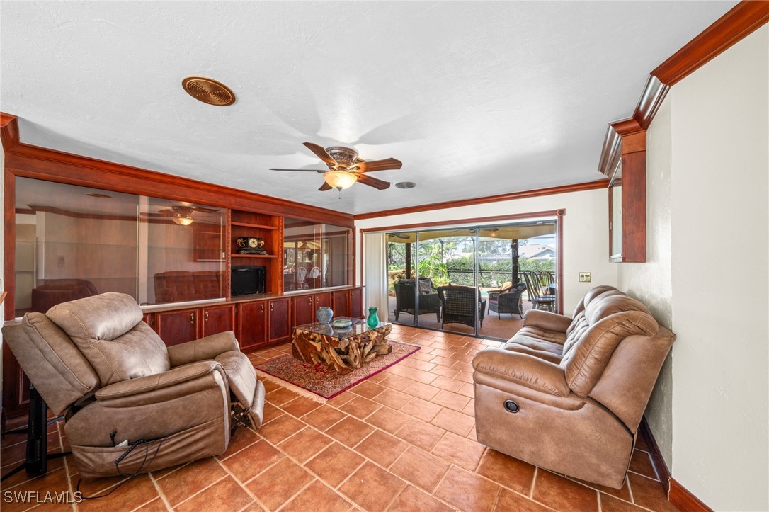 3 Bed Pool Home for Sale in Spanish Wells, photo 9