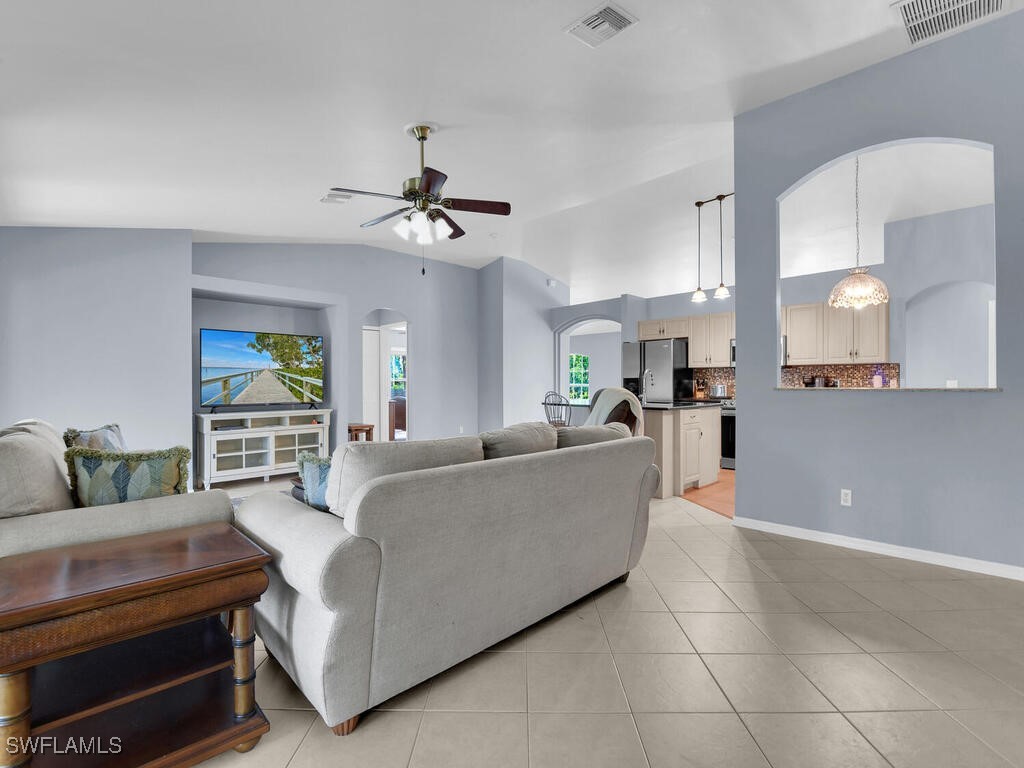 3 Bed SingleFamilyResidence for Sale in Naples, photo 9