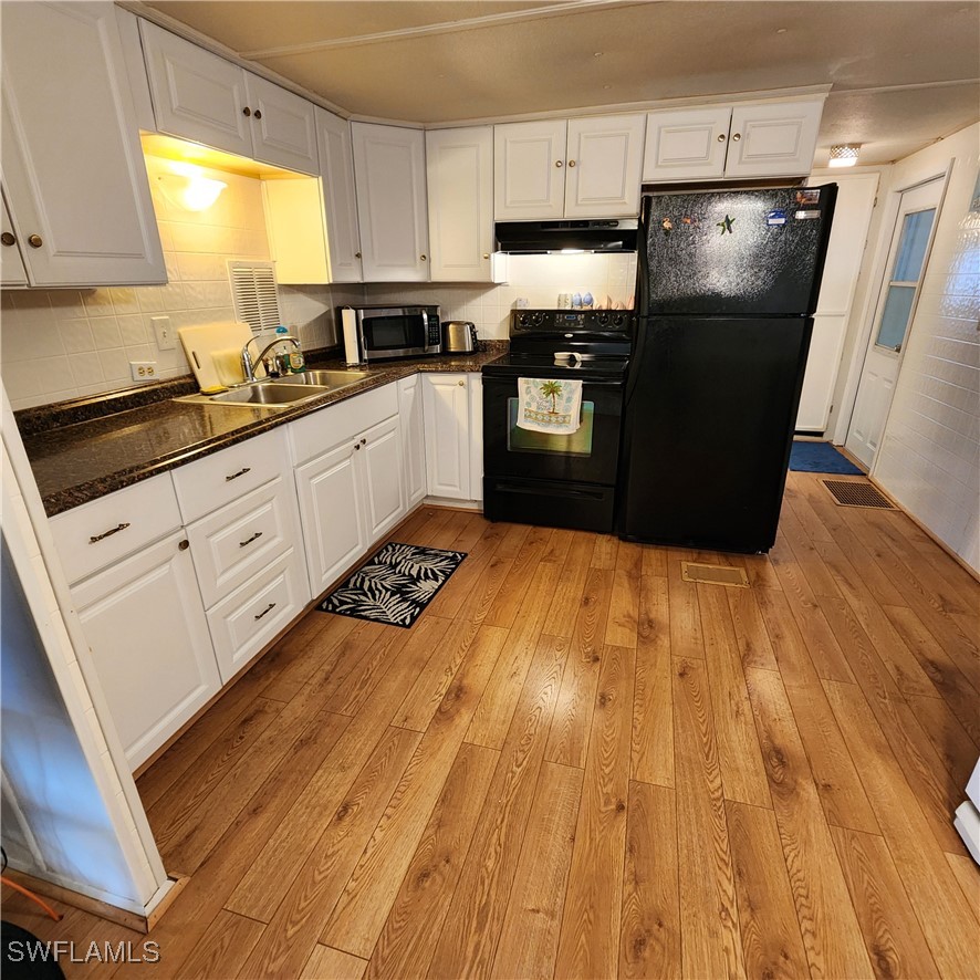 2 Bed ManufacturedHome for Sale in Mobile Manor, FL, $79,900 — photo 9