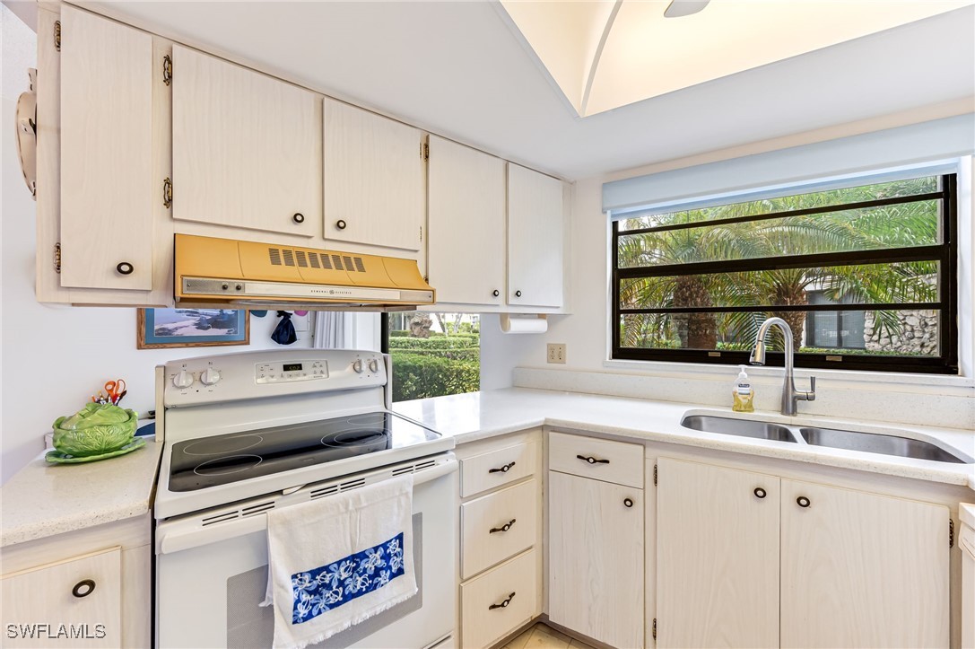 2 Bed Waterfront Home for Sale in Palm Isle, photo 9