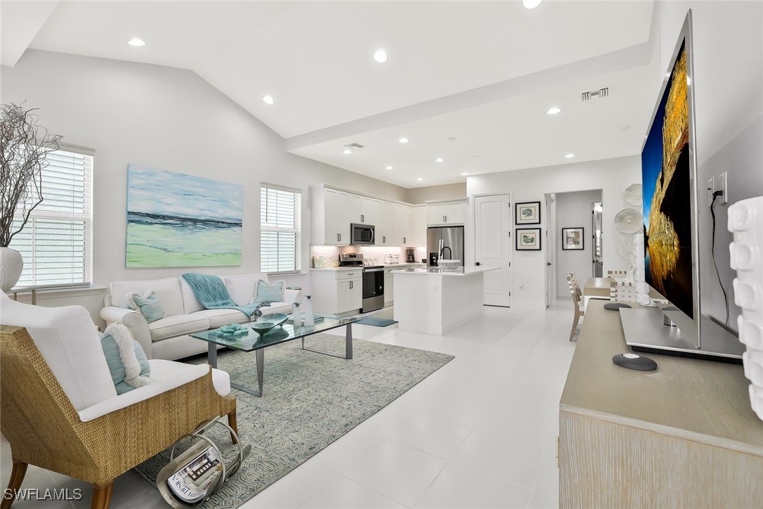 2 Bed Attached for Sale in Naples, photo 9