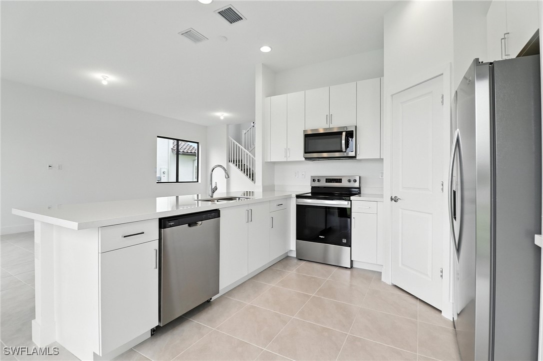 3 Bed Waterfront Home for Sale in Silverwood, FL, $421,307 — photo 9