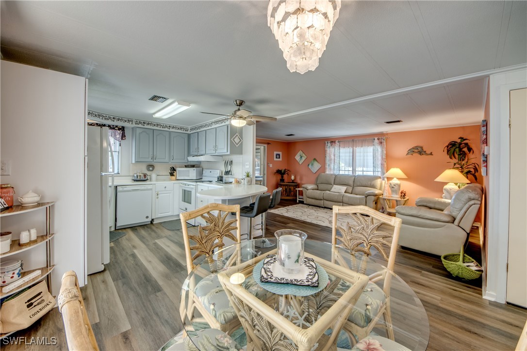 2 Bed ManufacturedHome for Sale in Pine Island Cove, photo 9