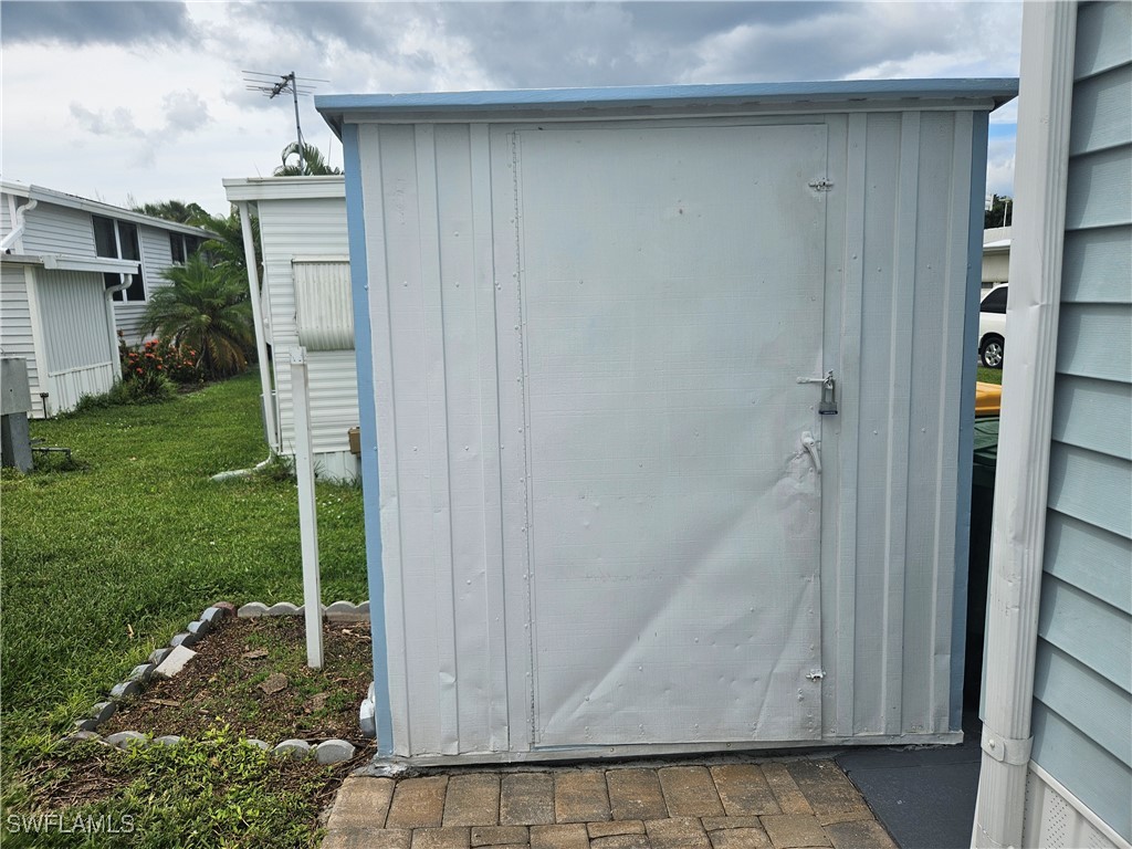 1 Bed ManufacturedHome for Sale in Naples, FL, $87,500 — photo 9