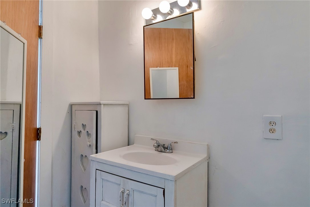 2 Bed SingleFamilyResidence for Sale in North Fort Myers, FL — photo 9