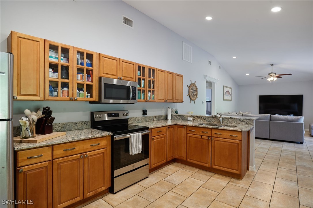 2 Bed SingleFamilyResidence for Sale in Buckingham, FL — photo 9