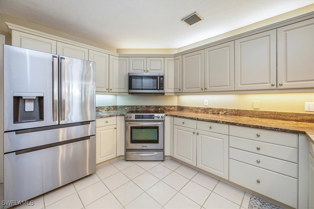 3 Bed Condominium for Sale in Eagle Creek, FL, $229,000 — photo 9