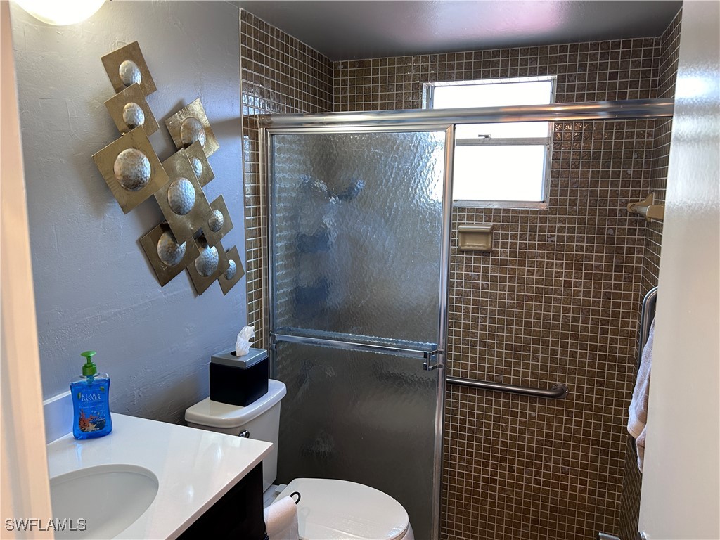 3 Bed Waterfront Home for Sale in Fort Myers, photo 9