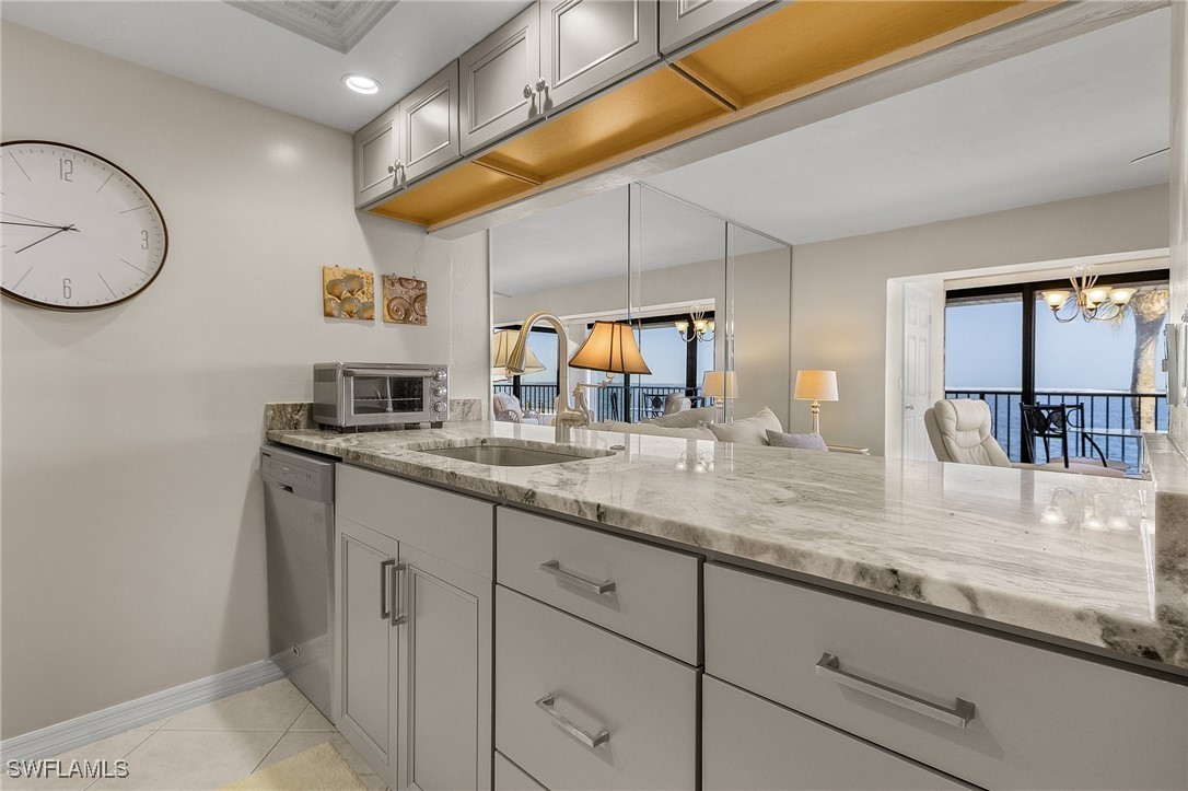 1 Bed Waterfront Home for Sale in Sanibel, photo 9
