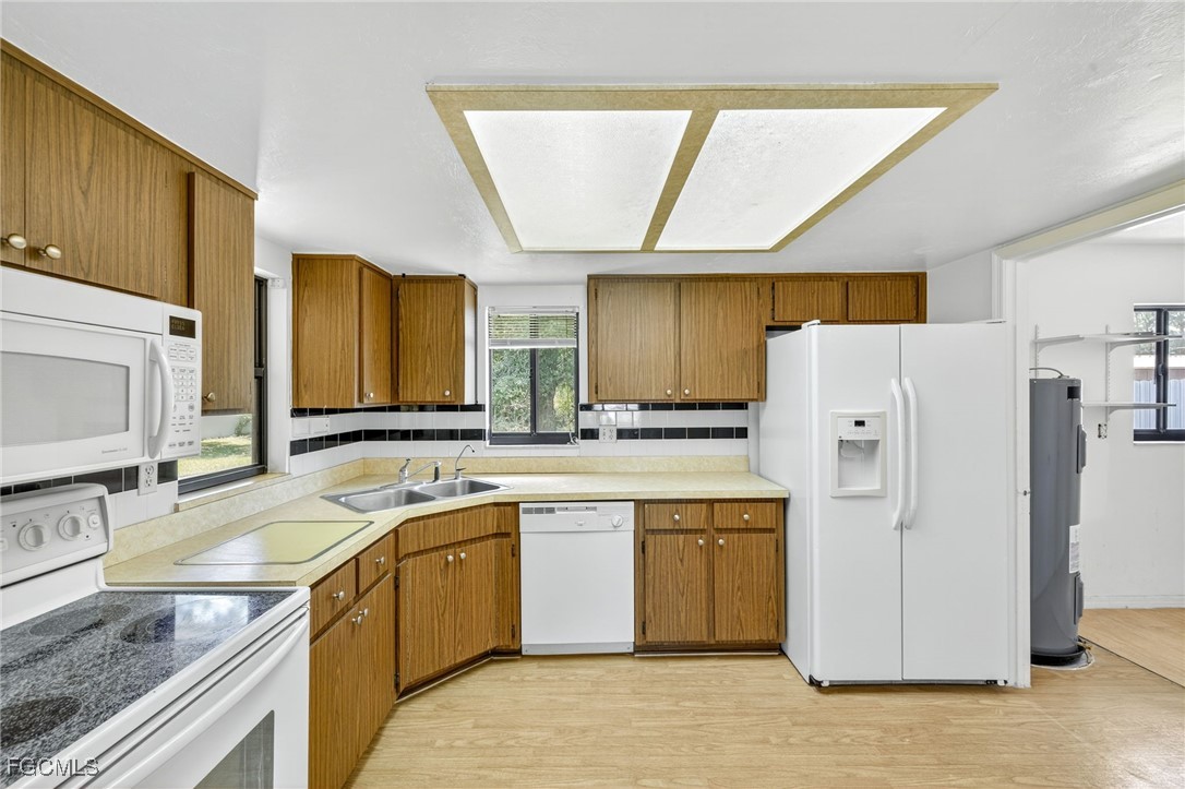2 Bed SingleFamilyResidence for Sale in Not Applicable, FL — photo 9