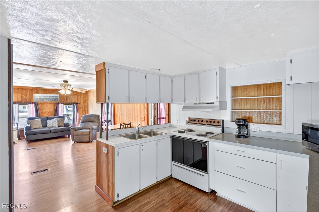 2 Bed ManufacturedHome for Sale in Carriage Village, FL — photo 9