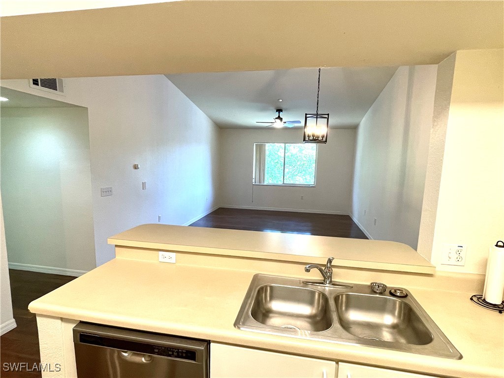 2 Bed Condominium for Sale in Naples, photo 9