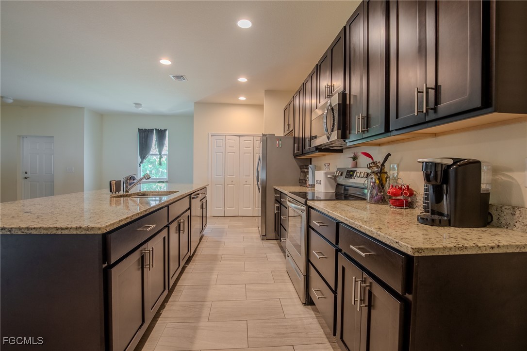 3 Bed SingleFamilyResidence for Sale in Port Labelle, FL — photo 9