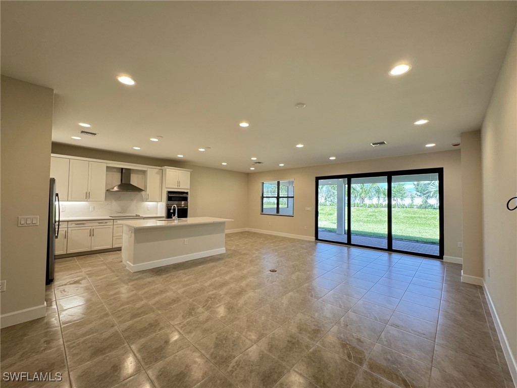 3 Bed SingleFamilyResidence for Sale in Valencia Harbor, FL — photo 9