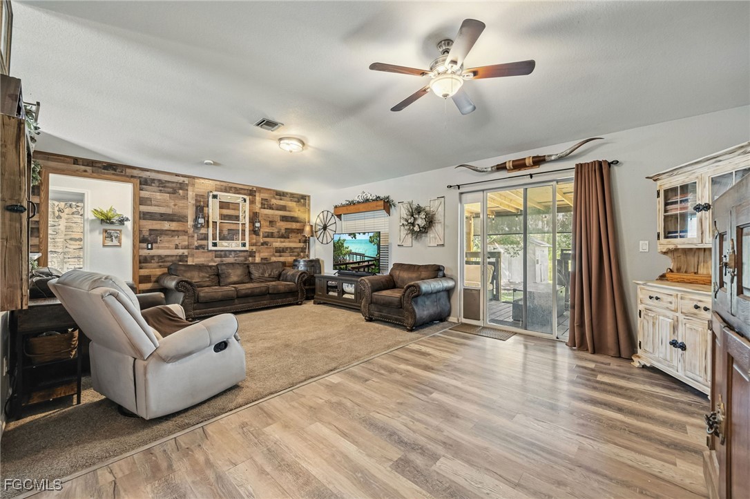 3 Bed SingleFamilyResidence for Sale in Greenbriar, FL — photo 9
