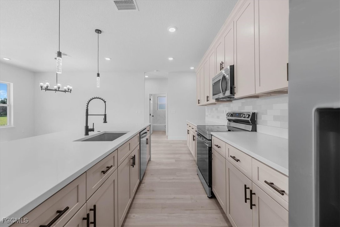 4 Bed SingleFamilyResidence for Sale in Sun N Lakes, photo 9