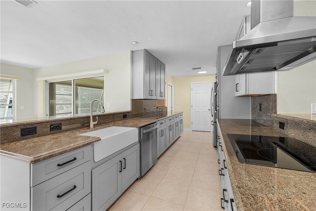 2 Bed Waterfront Home for Sale in Bokeelia, photo 9