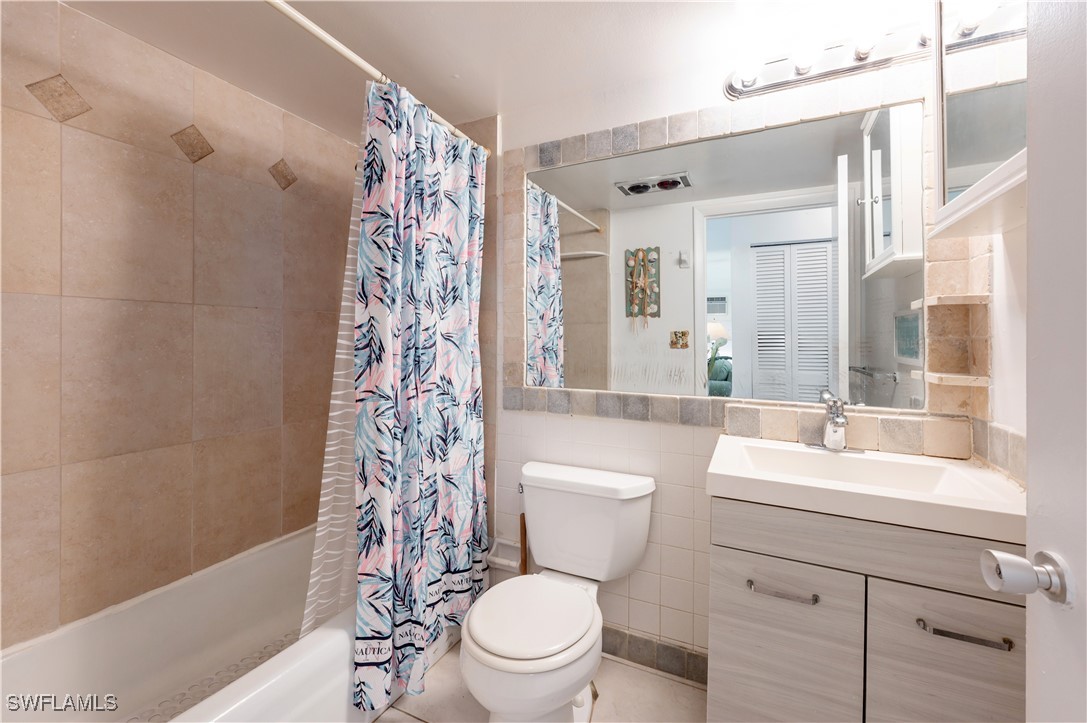 2 Bed Condominium for Sale in Seabreeze West, FL, $250,000 — photo 9