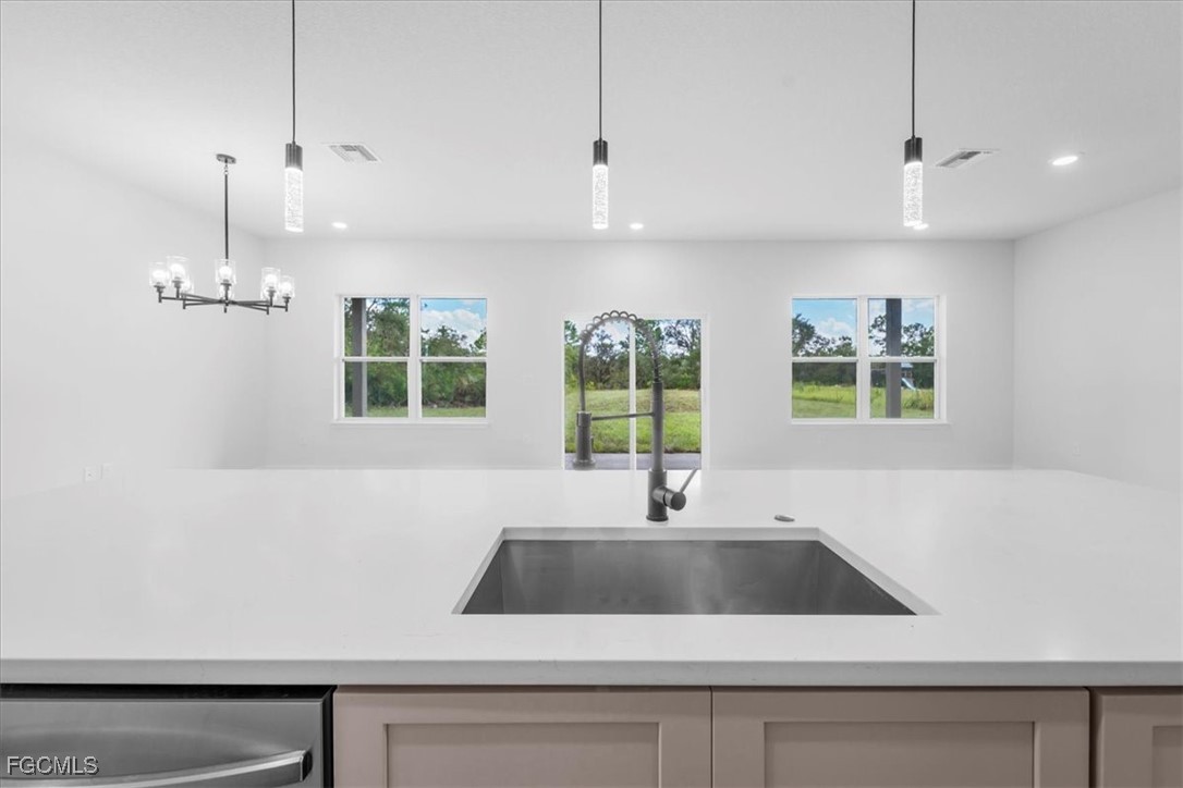 4 Bed SingleFamilyResidence for Sale in Sun N Lakes, photo 9