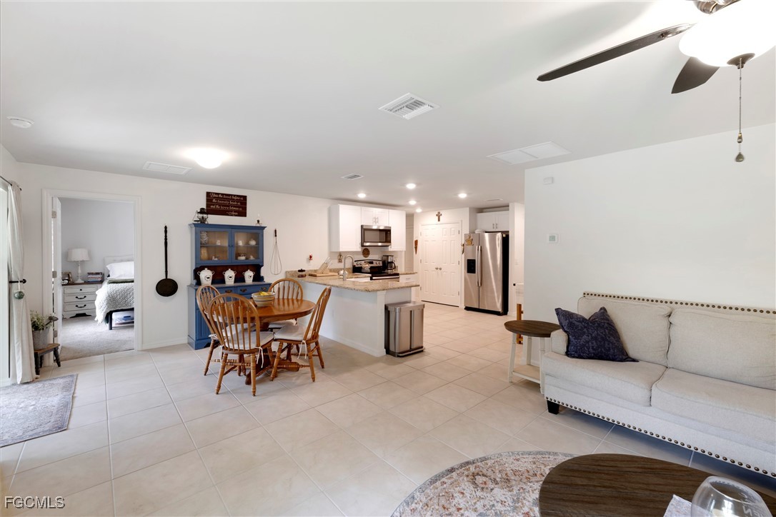 3 Bed SingleFamilyResidence for Sale in Rio Villa Lakes, FL — photo 9