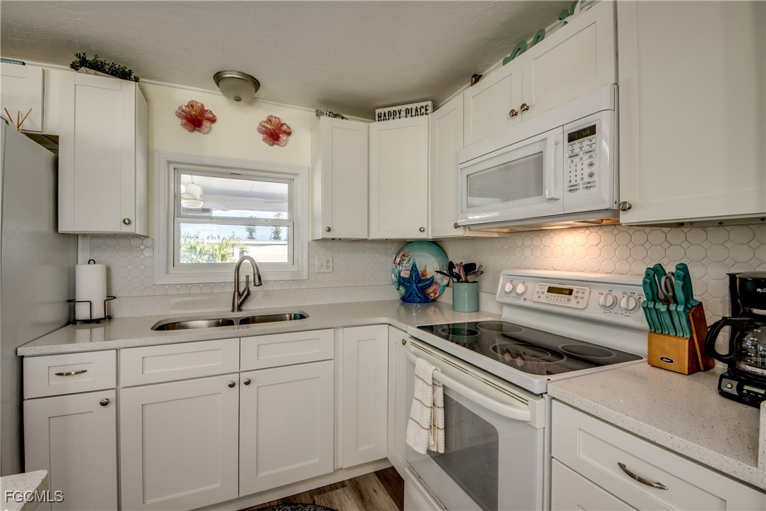 2 Bed Waterfront Home for Sale in Flamingo Bay, FL, $254,900 — photo 9