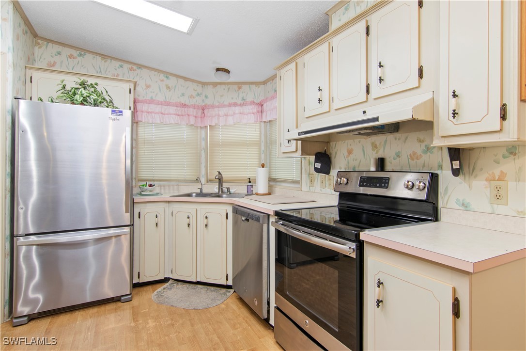 2 Bed ManufacturedHome for Sale in Naples, FL, $149,900 — photo 9