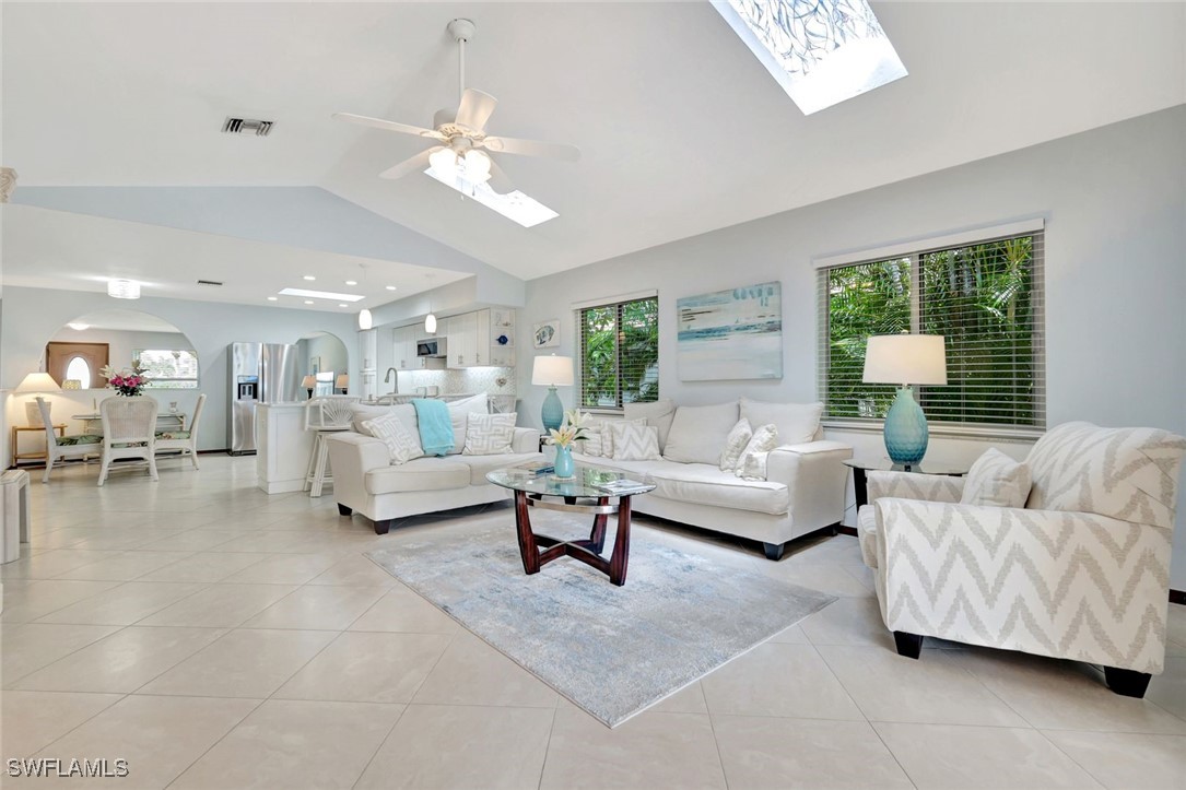 3 Bed SingleFamilyResidence for Sale in Naples, photo 9