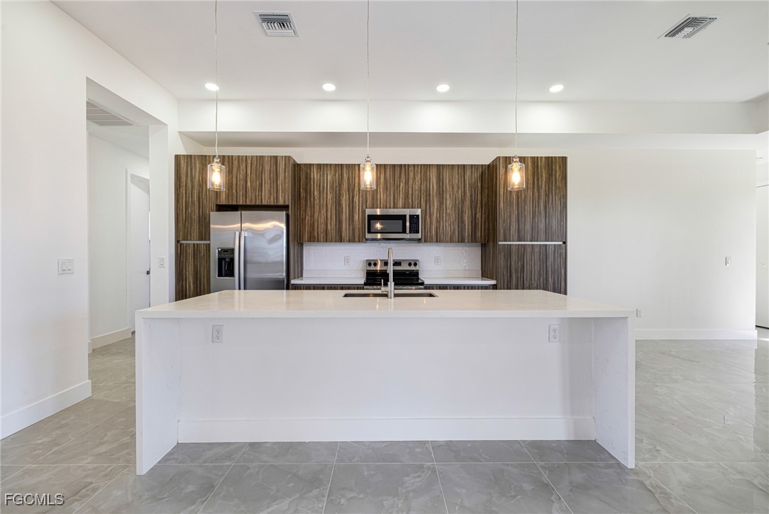 4 Bed SingleFamilyResidence for Sale in Cape Coral, photo 9
