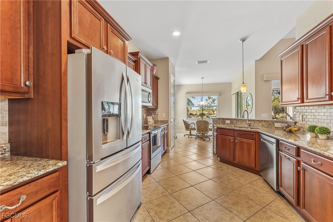 2 Bed SingleFamilyResidence for Sale in Somerset, FL — photo 9