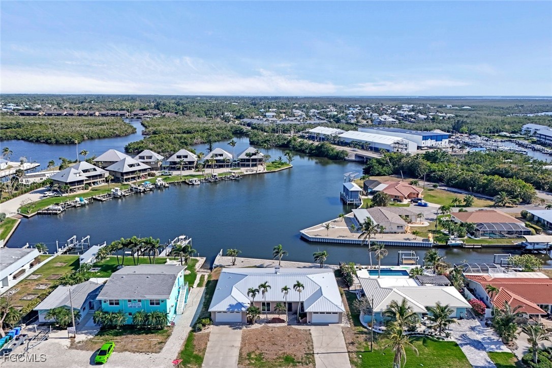 2 Bed Waterfront Home for Sale in Bokeelia, photo 9