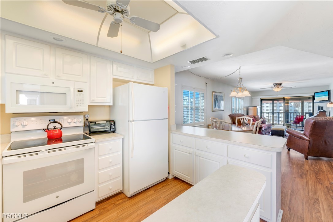 2 Bed Condominium for Sale in Fort Myers Beach, FL, $410,000 — photo 9