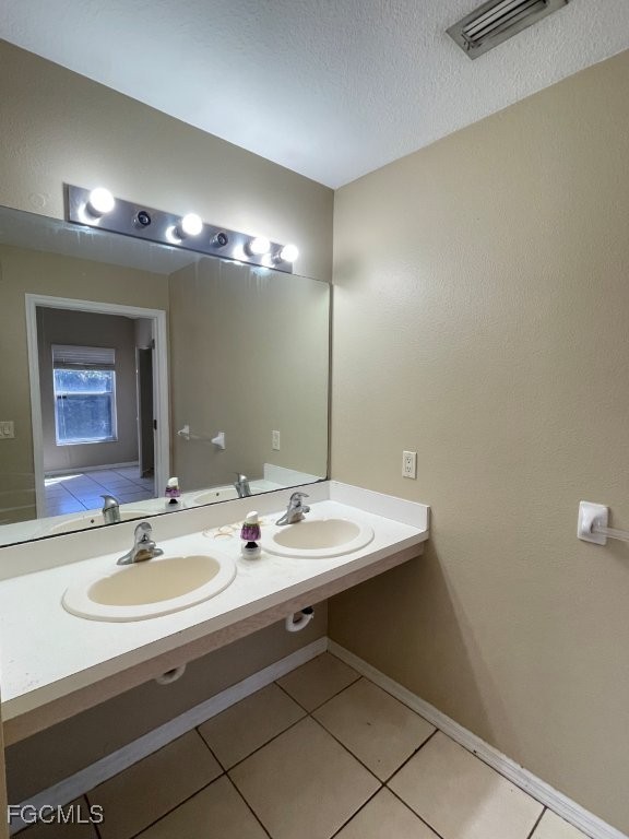 5 Bed Pool Home for Sale in Oakwood, photo 9