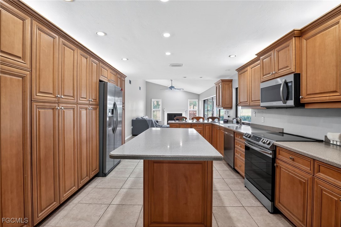 3 Bed Pool Home for Sale in Spanish Wells, photo 9
