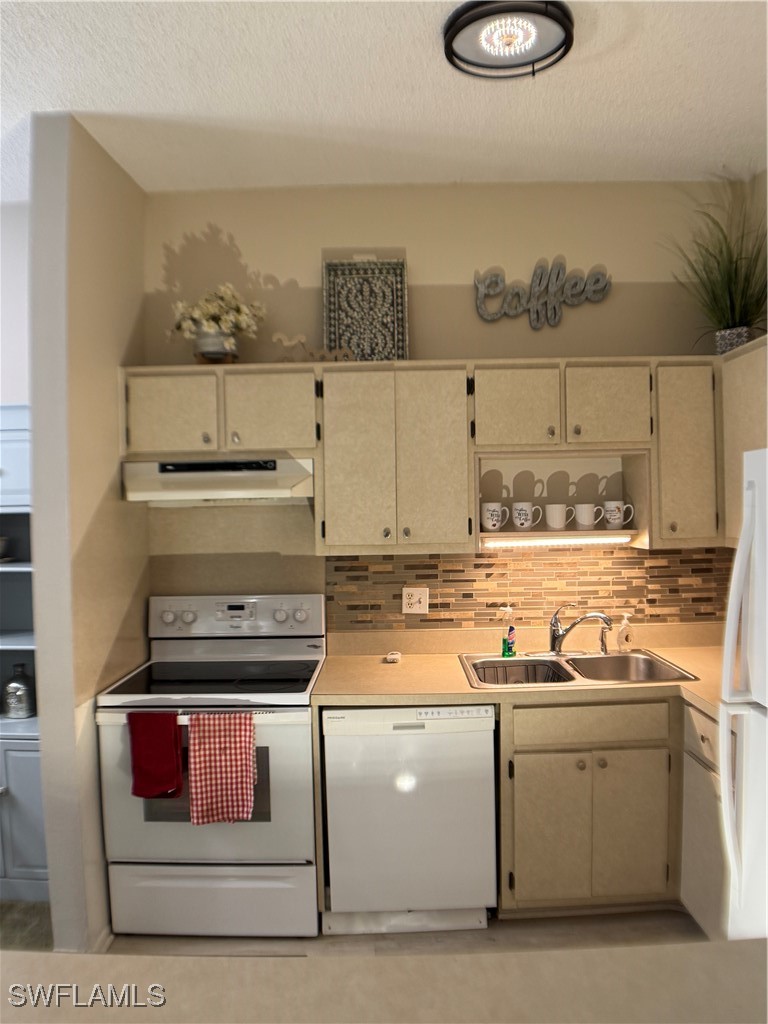3 Bed Condominium for Sale in Royal Woods, FL, $137,000 — photo 9
