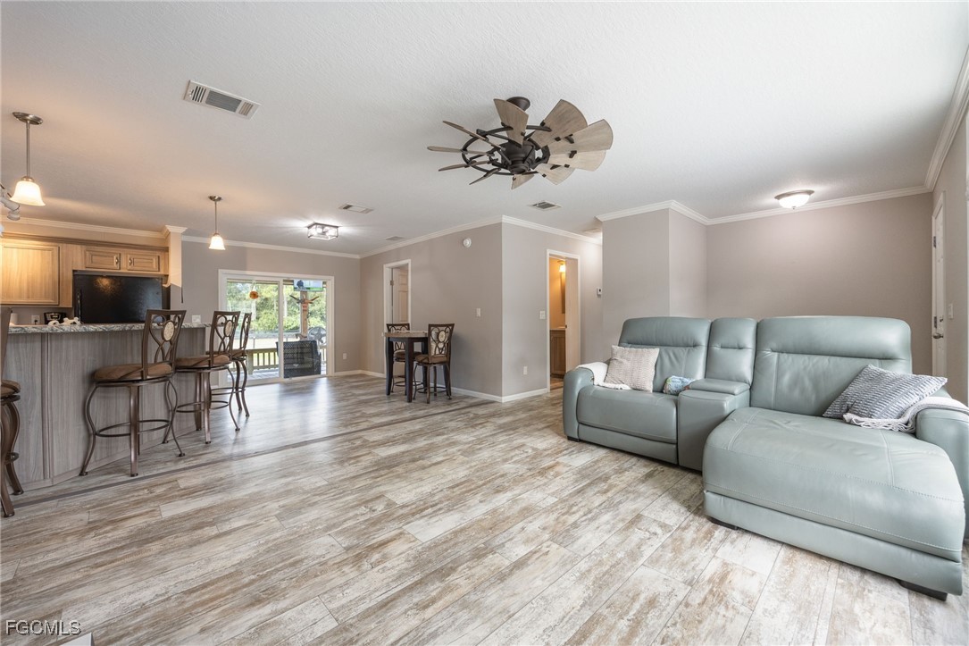 3 Bed Pool Home for Sale in Pioneer Plantation, FL, $399,900 — photo 9