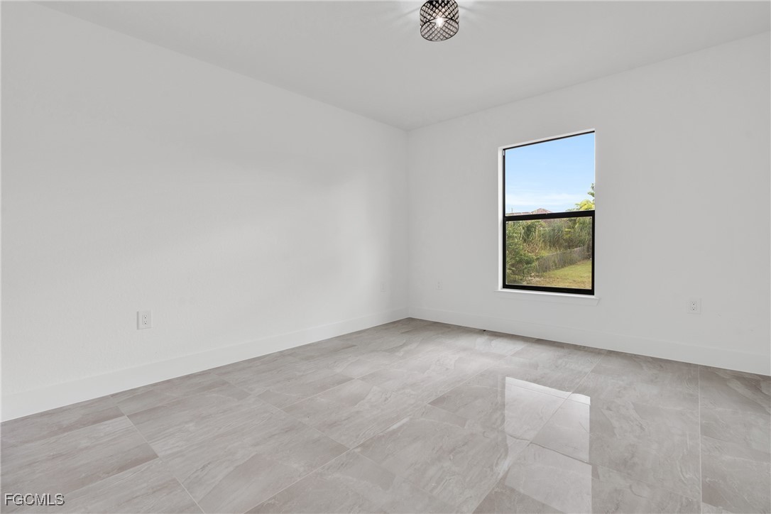 3 Bed SingleFamilyResidence for Sale in Lehigh Acres, photo 9