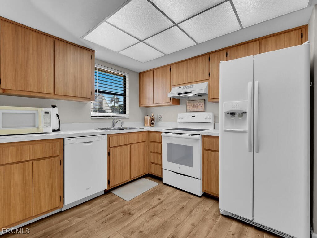 2 Bed Condominium for Sale in Fort Myers, FL, $134,900 — photo 9