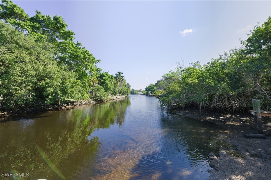 2 Bed Waterfront Home for Sale in Riverwood, FL, $312,000 — photo 9
