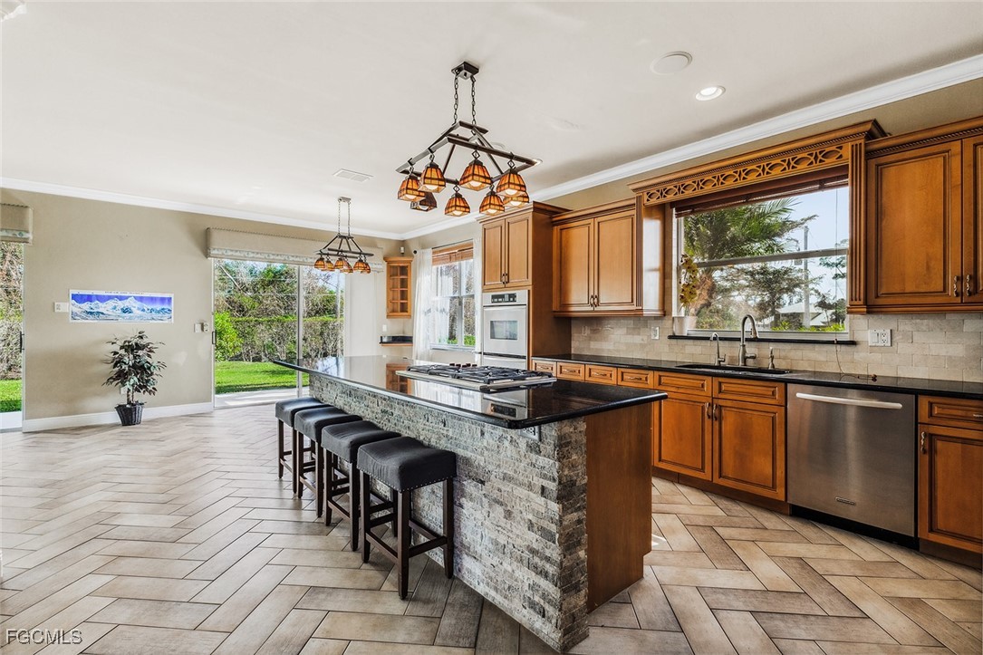 4 Bed Waterfront Home for Sale in Briarcliff, photo 9