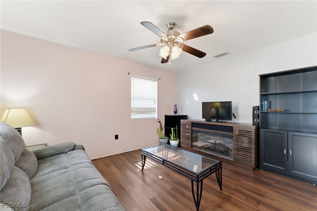 3 Bed SingleFamilyResidence for Sale in Cape Coral, FL — photo 9