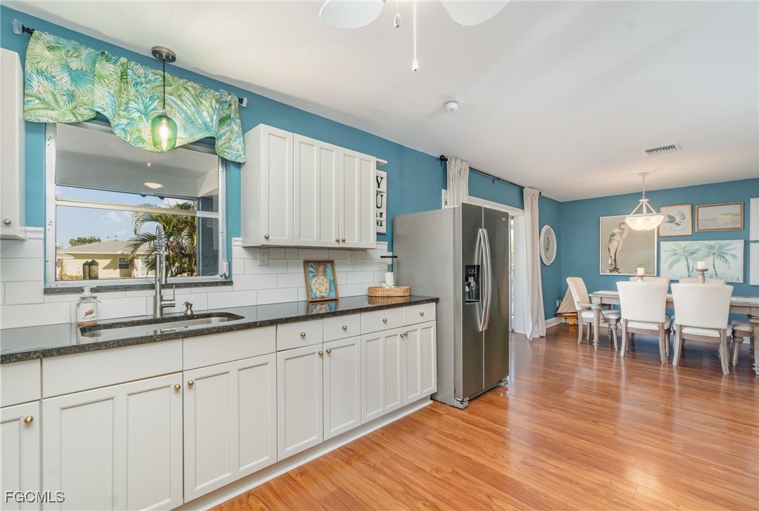 2 Bed Waterfront Home for Sale in Bokeelia, photo 9