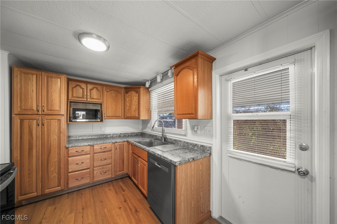 2 Bed Waterfront Home for Sale in St James City, photo 9