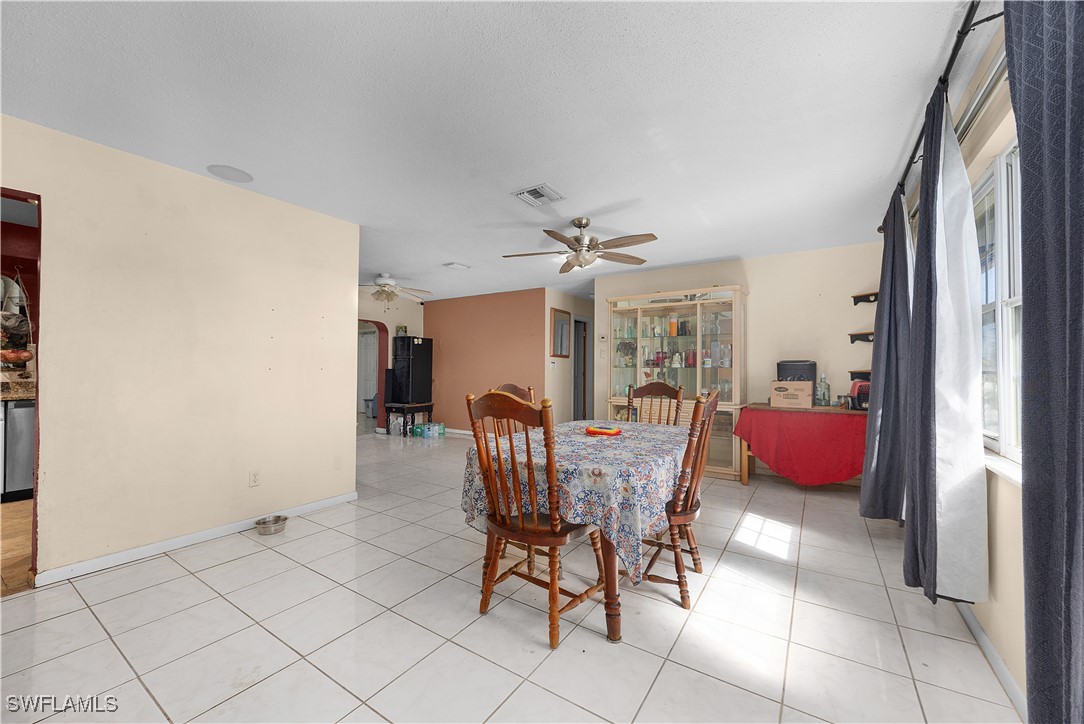 5 Bed SingleFamilyResidence for Sale in Wedgewood, photo 9