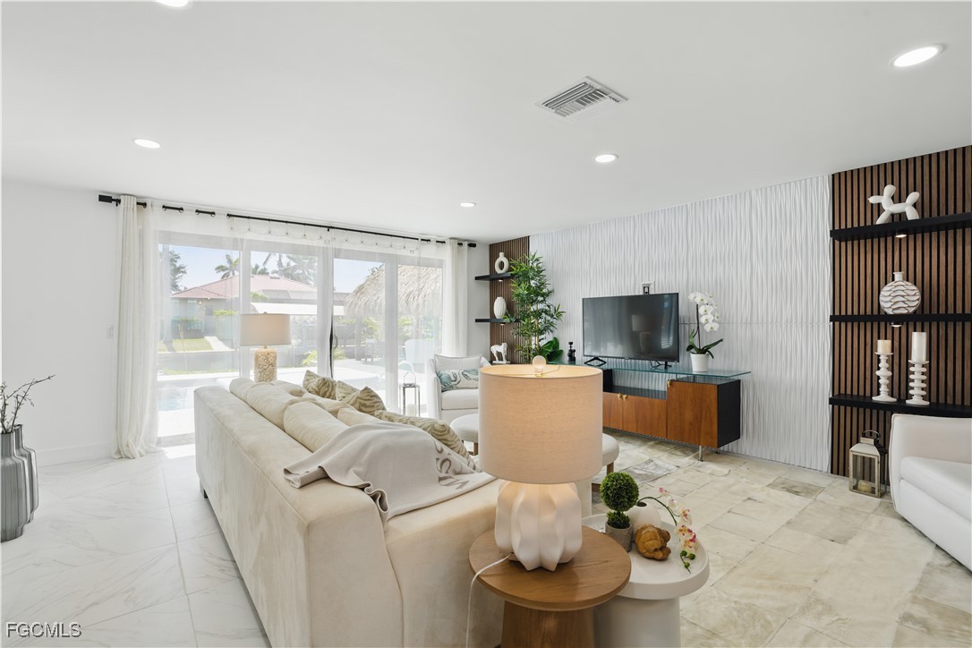 3 Bed Pool Home for Sale in Cape Coral, photo 9