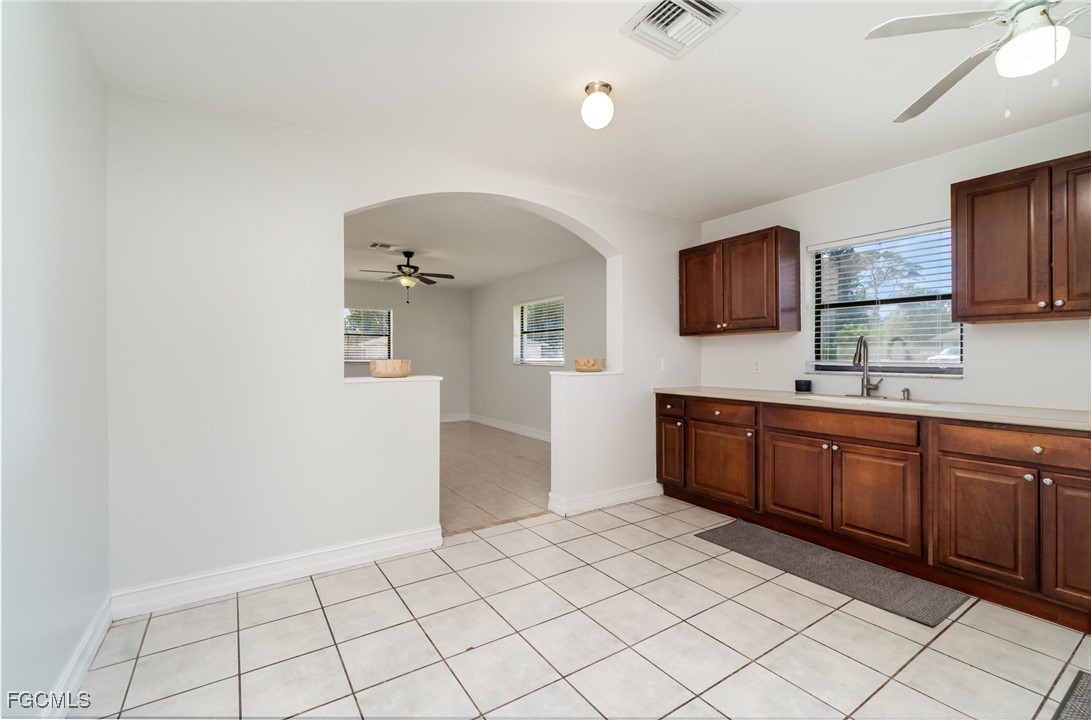 3 Bed SingleFamilyResidence for Sale in Fort Myers, photo 9