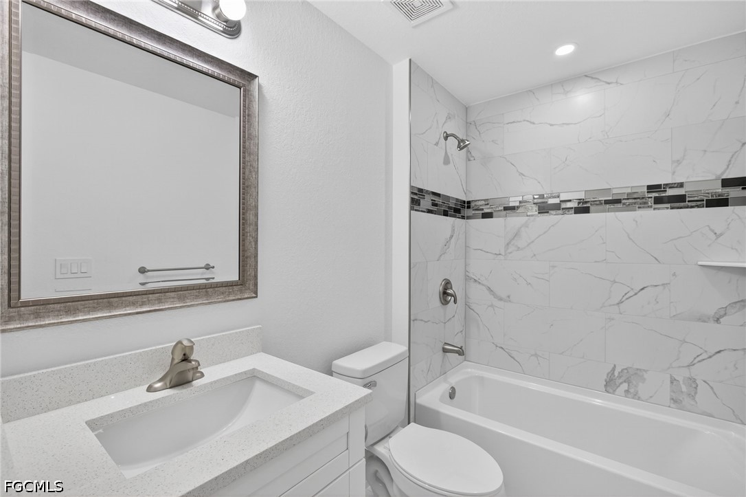 3 Bed SingleFamilyResidence for Sale in Cape Coral, photo 9