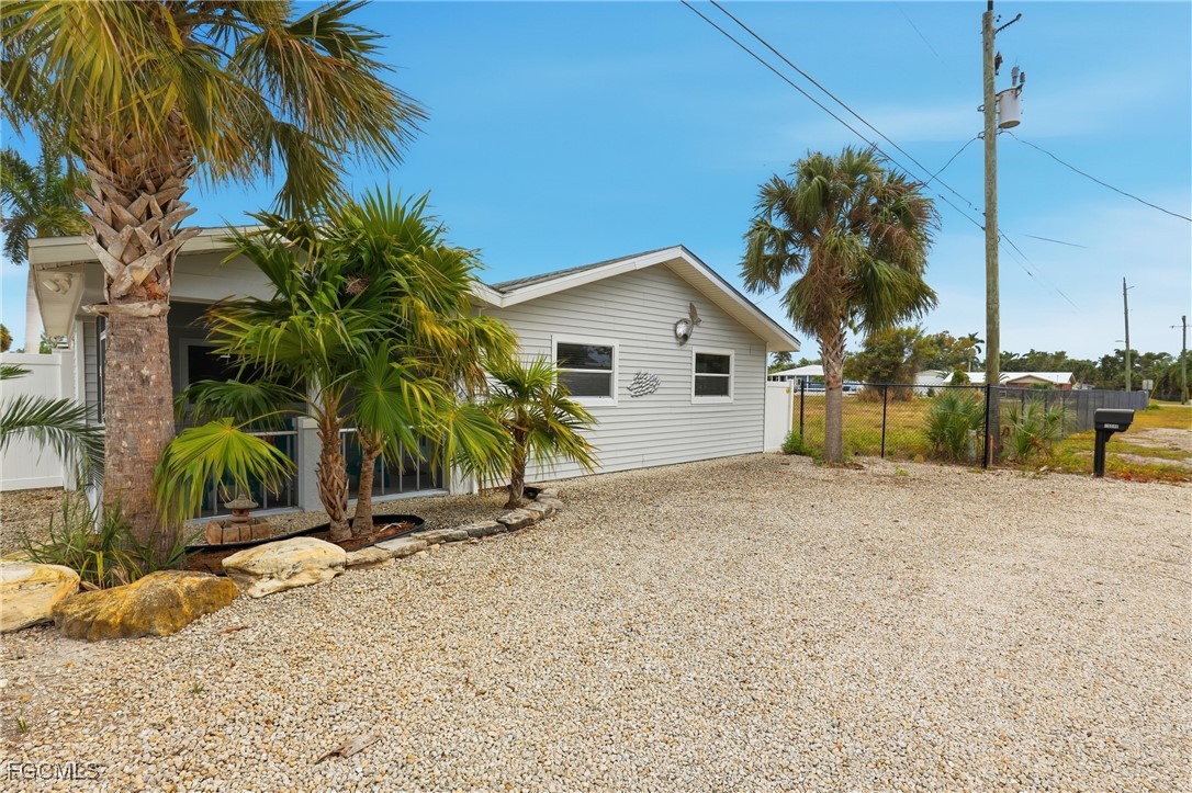 2 Bed Waterfront Home for Sale in Bokeelia, photo 9