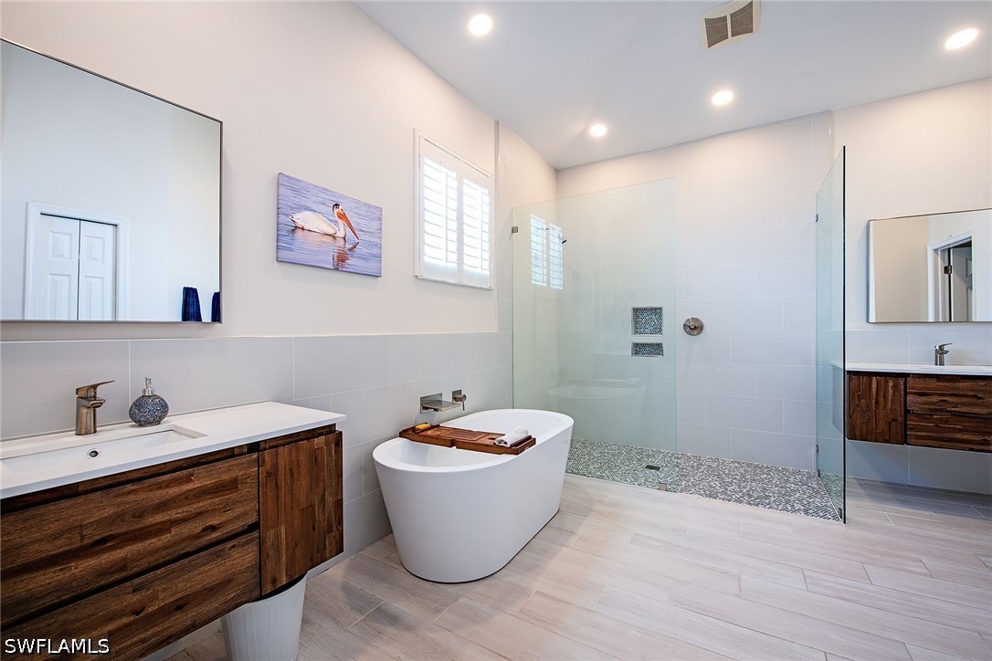 3 Bed Pool Home for Sale in Autumn Woods, FL, $1,000,000 — photo 9